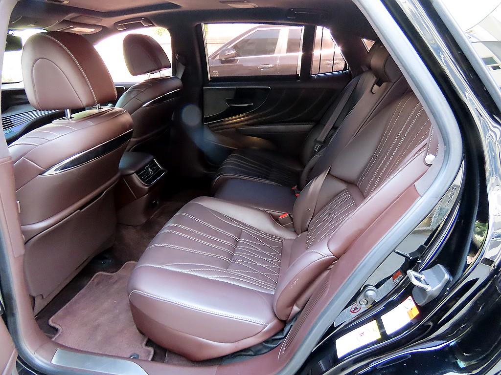 Lexus LS — photo 06