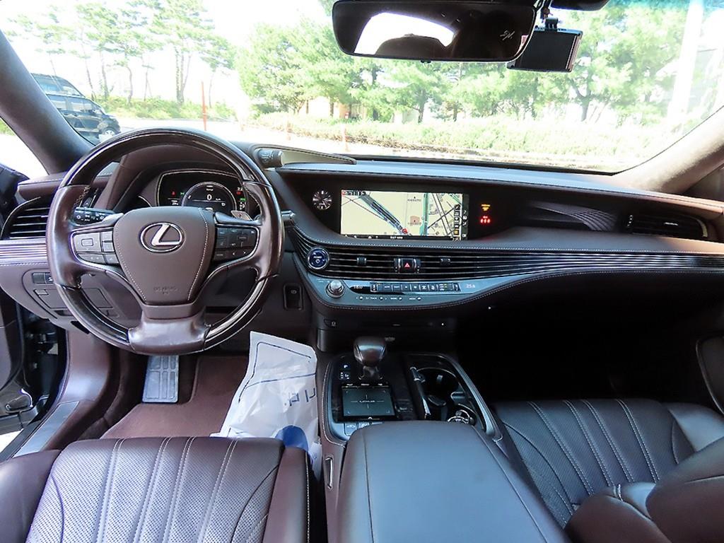 Lexus LS — photo 07