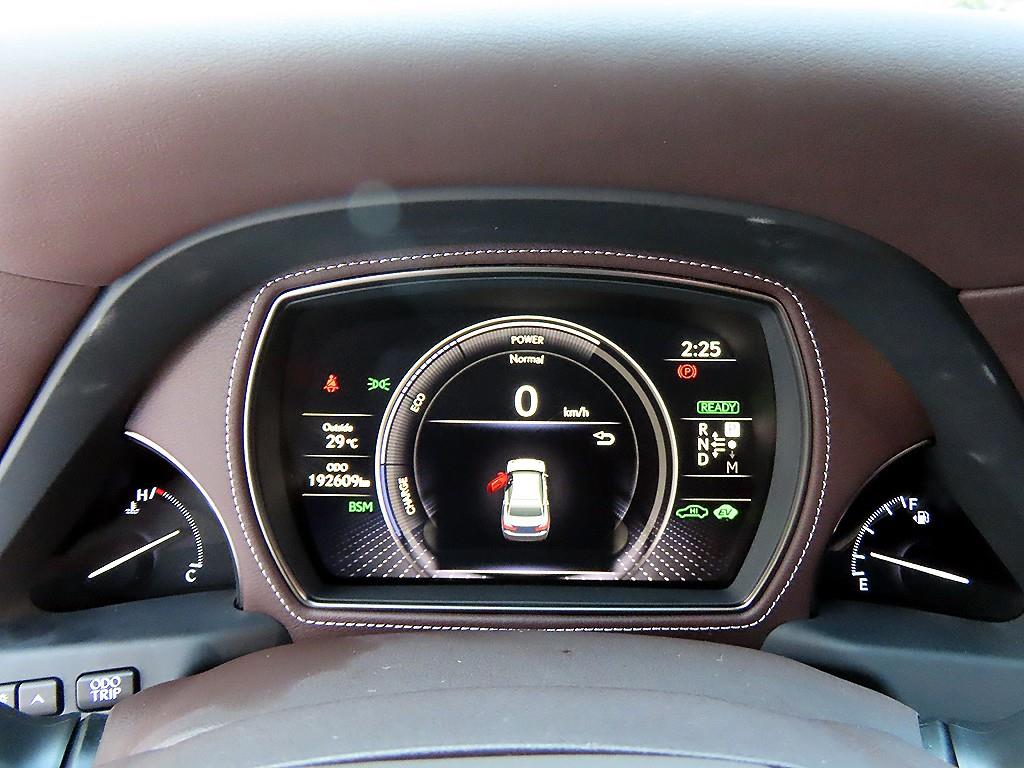 Lexus LS — photo 09