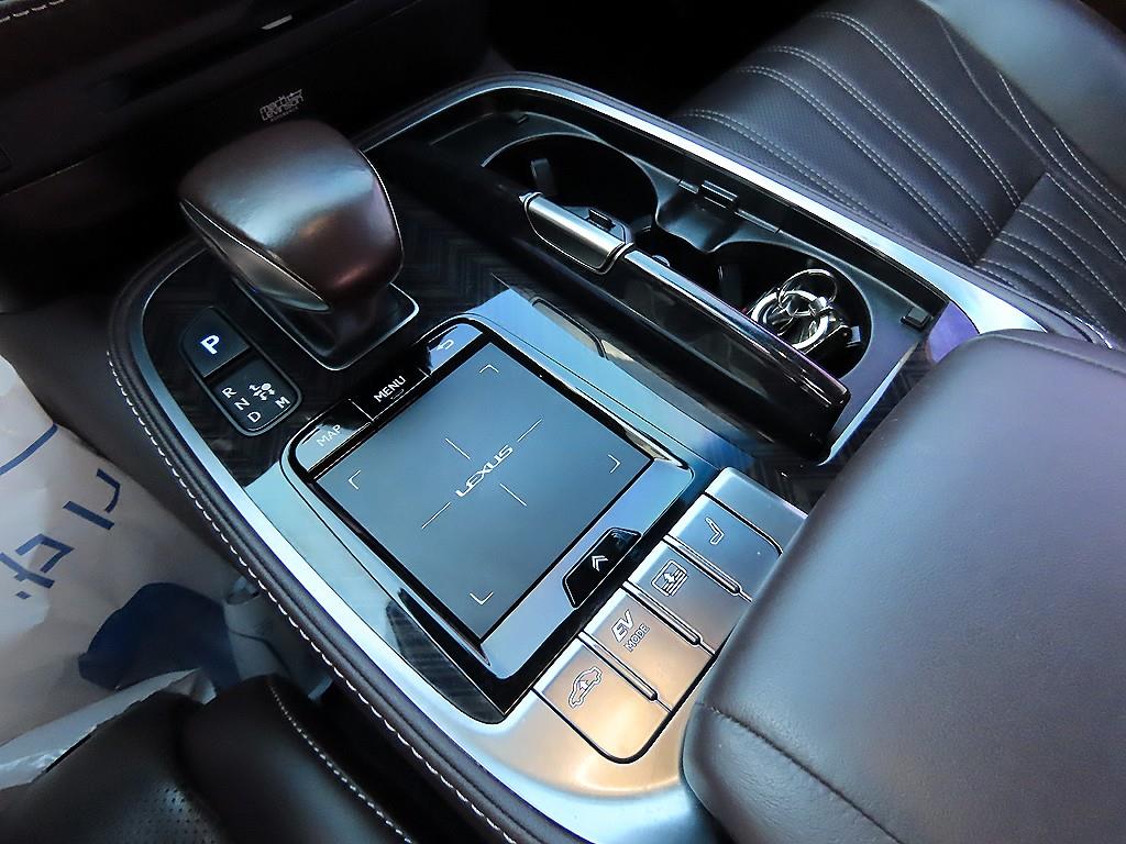 Lexus LS — photo 10