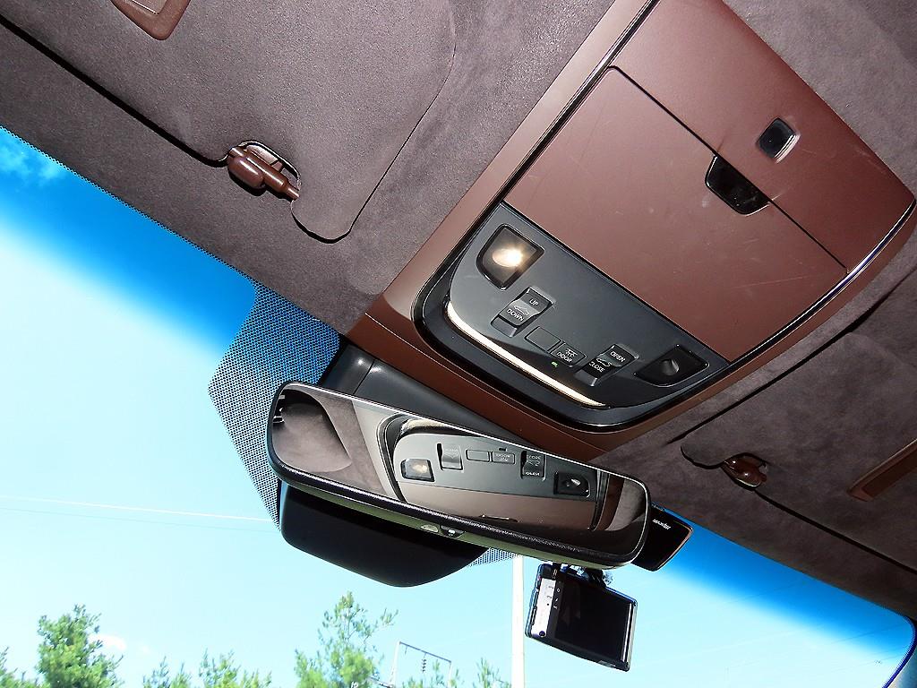 Lexus LS — photo 14