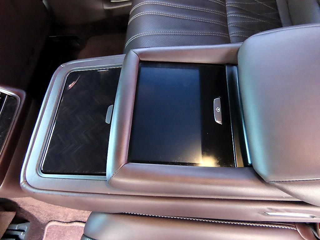 Lexus LS — photo 16