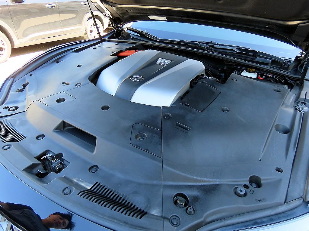Lexus LS — photo 19
