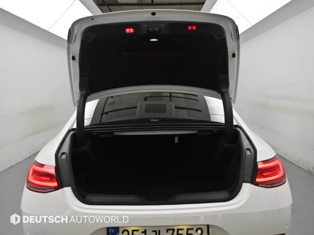 Mercedes-Benz CLS-Class — photo 19