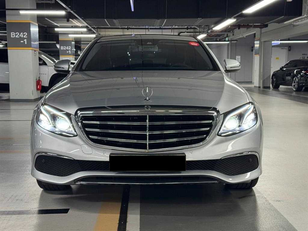 Mercedes-Benz E-Class — photo 02
