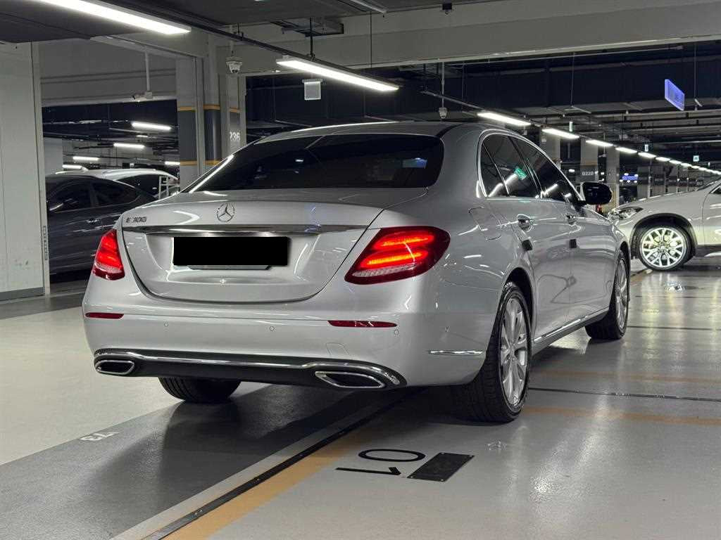 Mercedes-Benz E-Class — photo 04