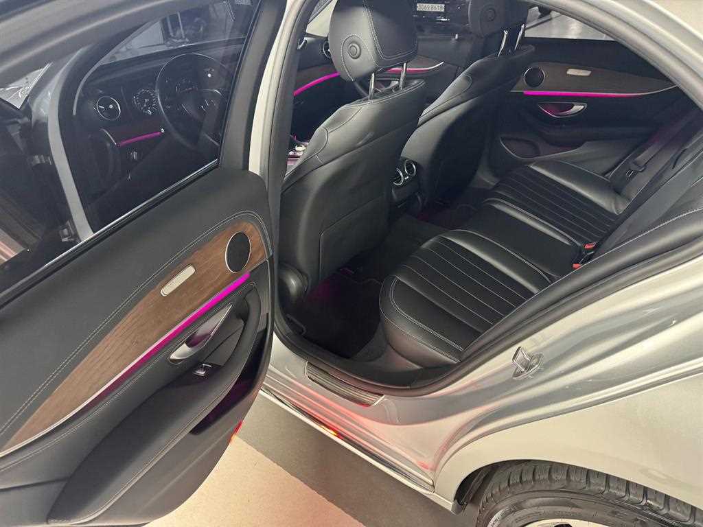 Mercedes-Benz E-Class — photo 09