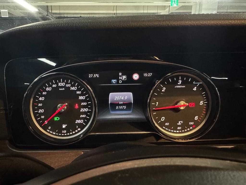 Mercedes-Benz E-Class — photo 11