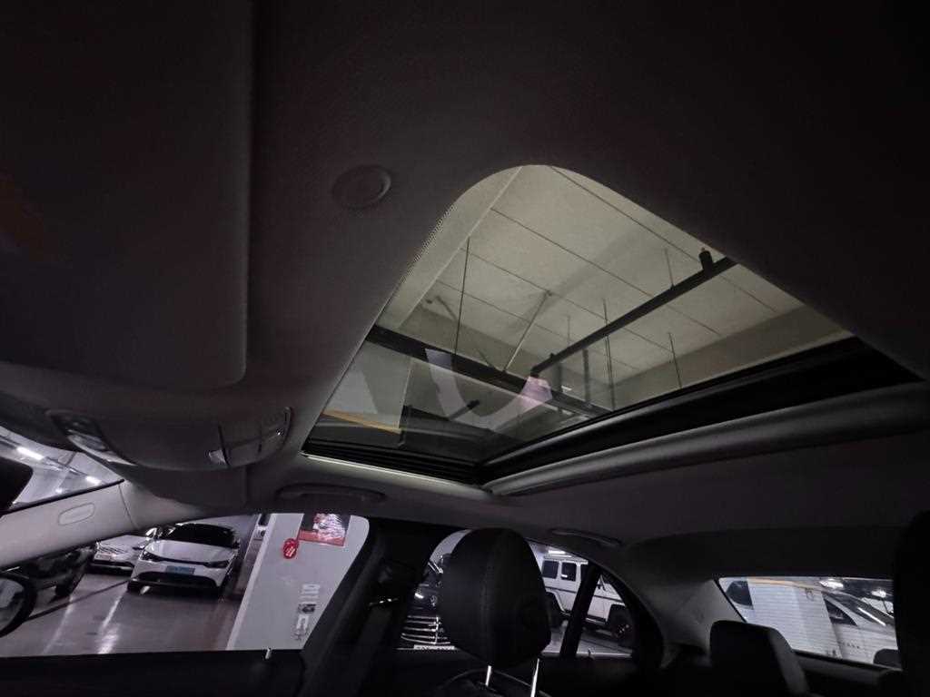 Mercedes-Benz E-Class — photo 18