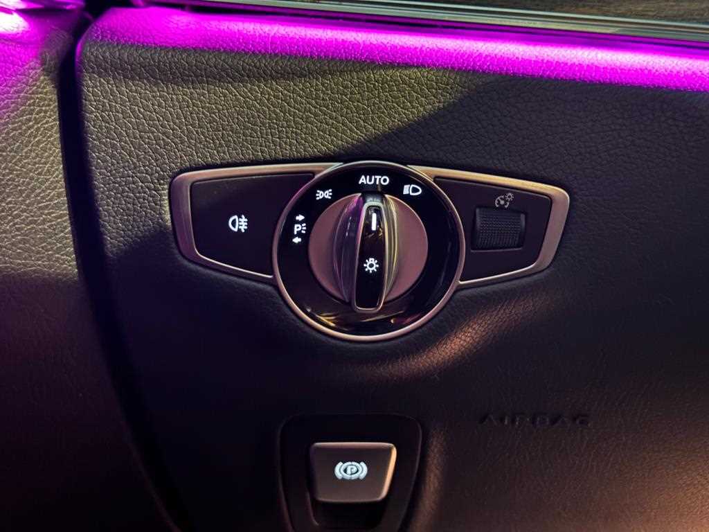 Mercedes-Benz E-Class — photo 19