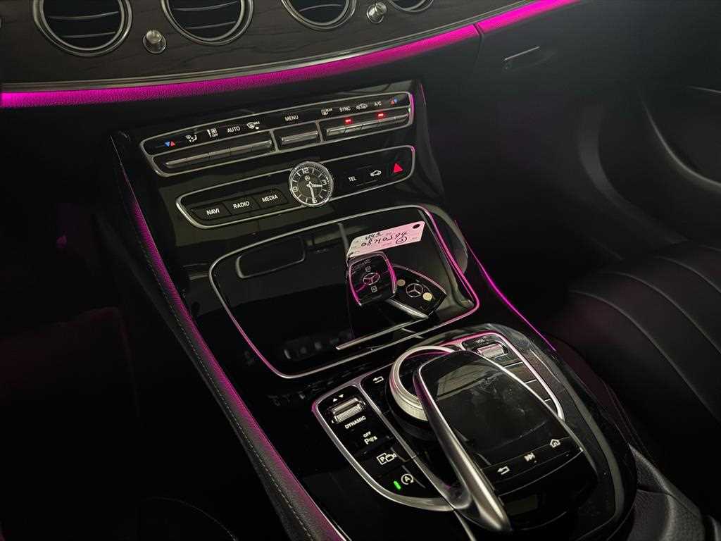 Mercedes-Benz E-Class — photo 20