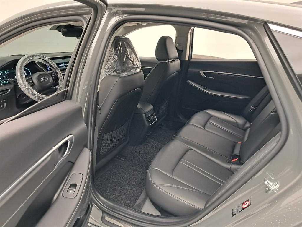Hyundai Sonata — photo 12