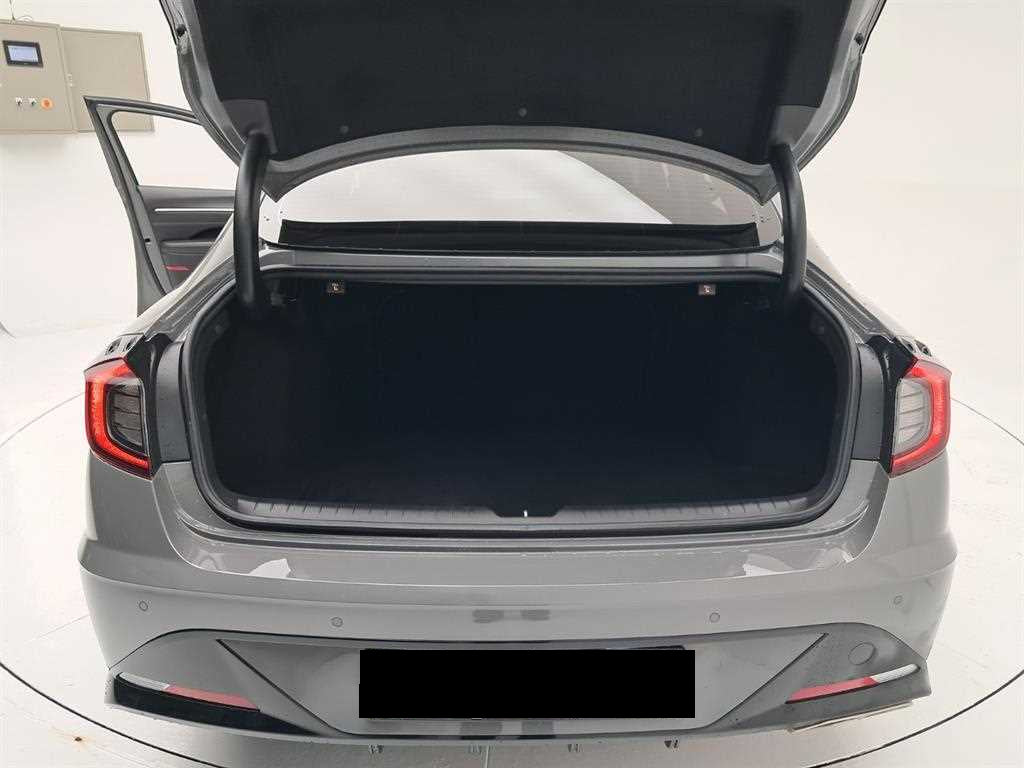 Hyundai Sonata — photo 18