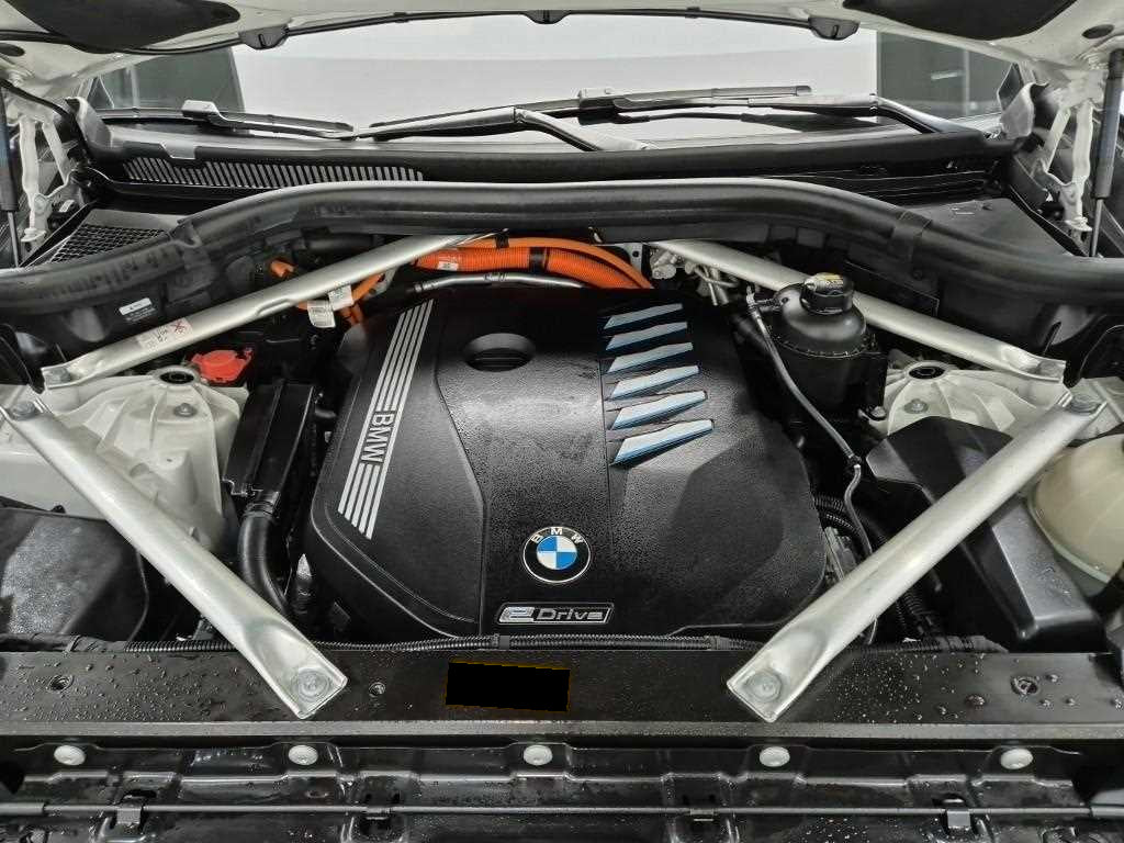 BMW X5 — photo 05