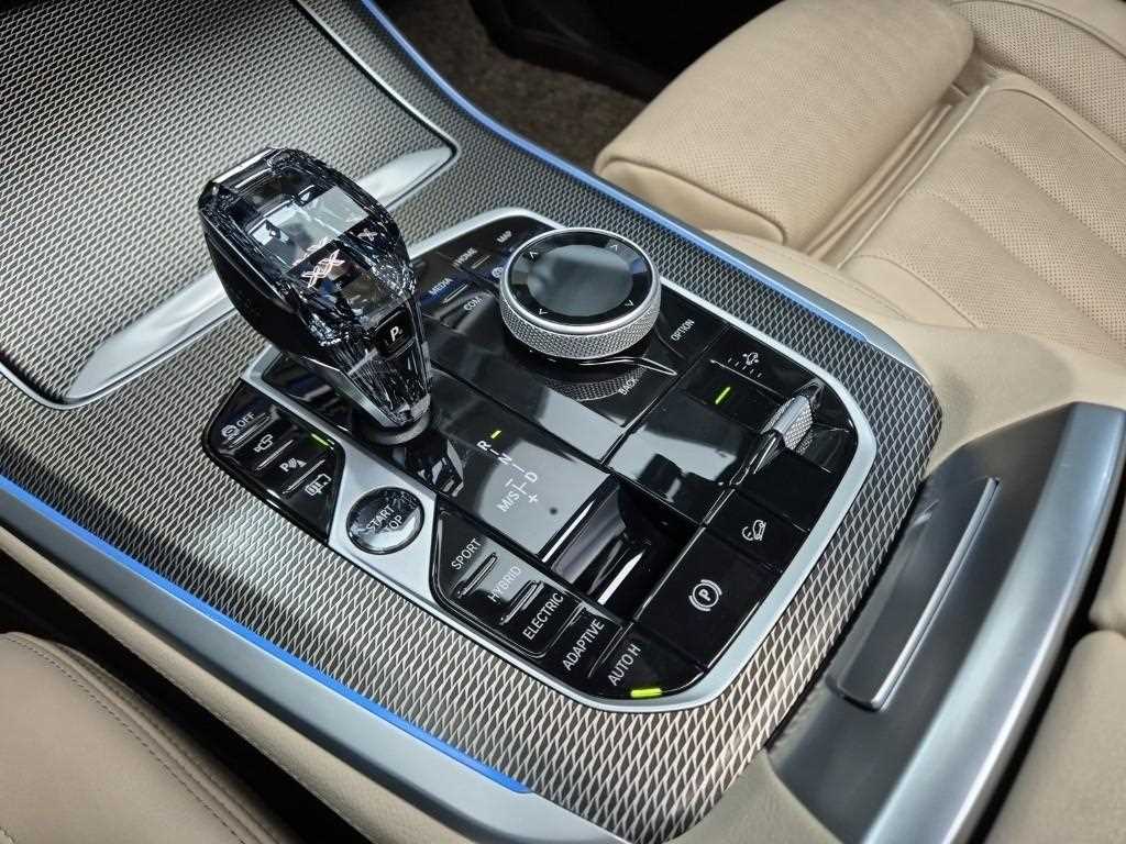 BMW X5 — photo 08