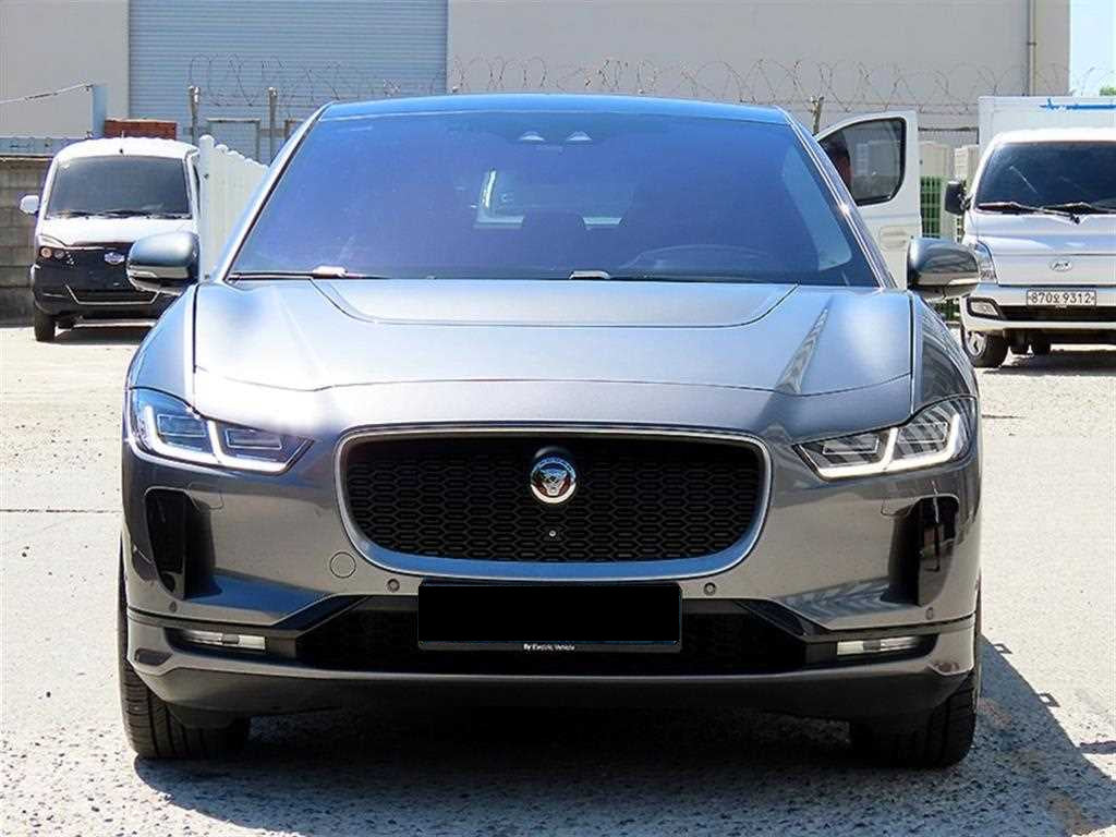 Jaguar I-PACE — photo 01