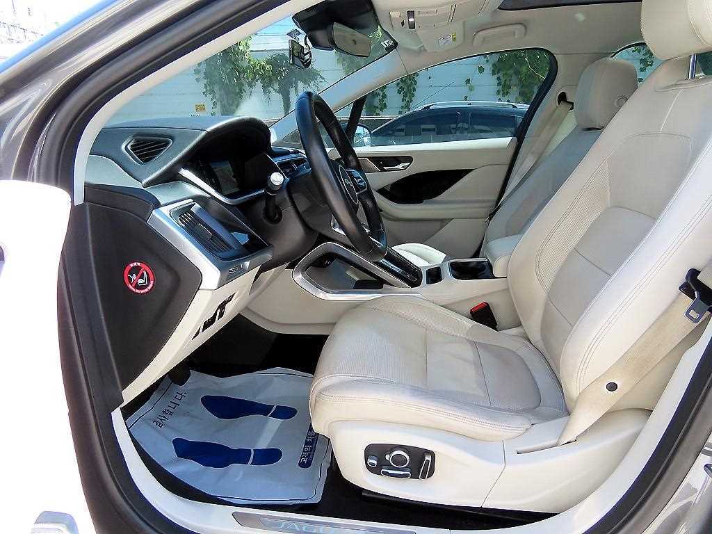 Jaguar I-PACE — photo 05