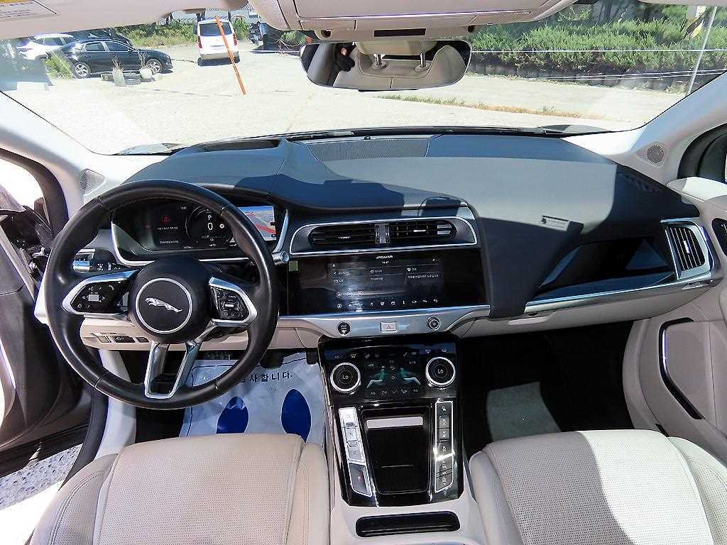 Jaguar I-PACE — photo 07