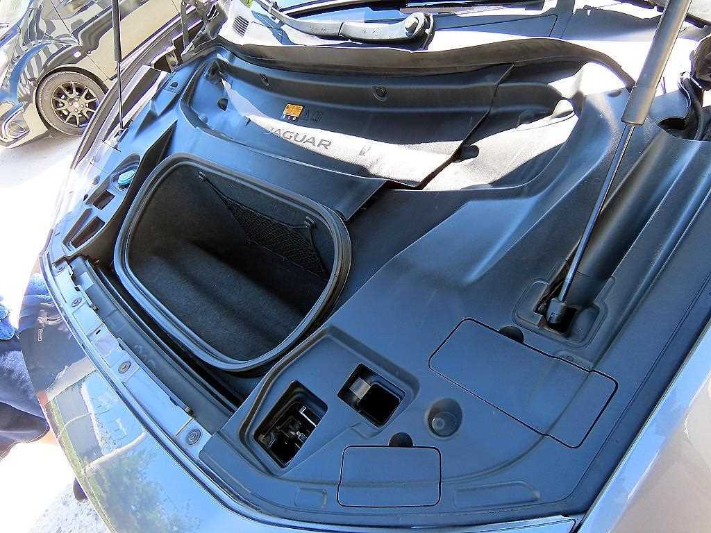 Jaguar I-PACE — photo 19