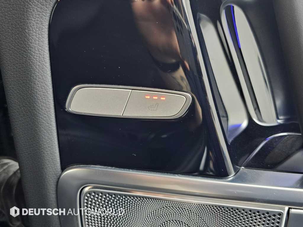 Mercedes-Benz G-Class — photo 16