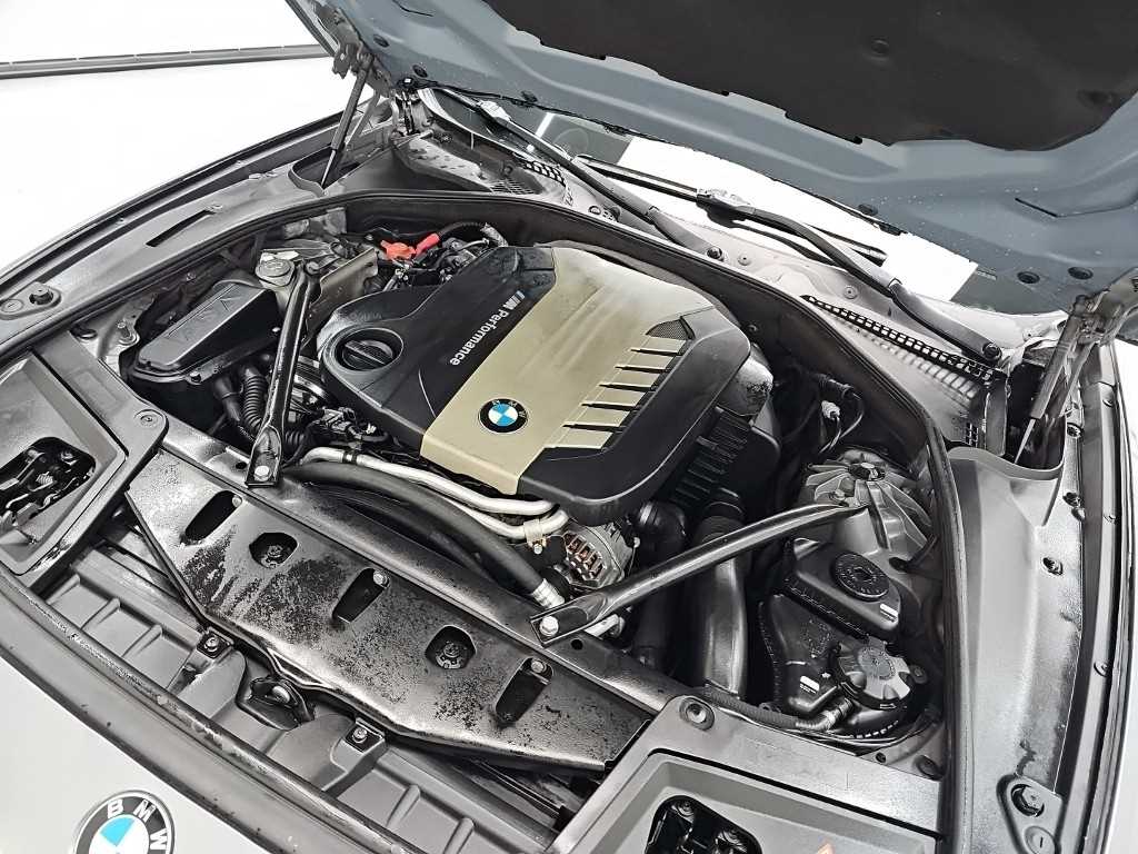 BMW 5-Series — photo 05