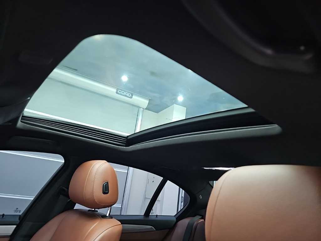 BMW 5-Series — photo 14