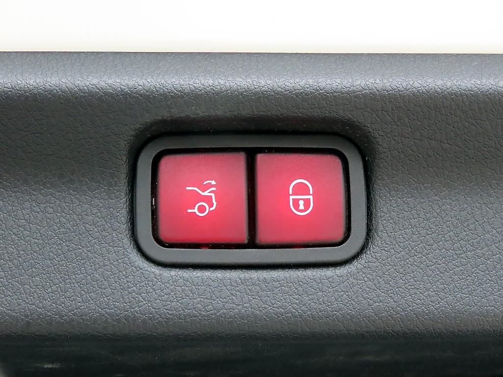 Mercedes-Benz EQE — photo 16