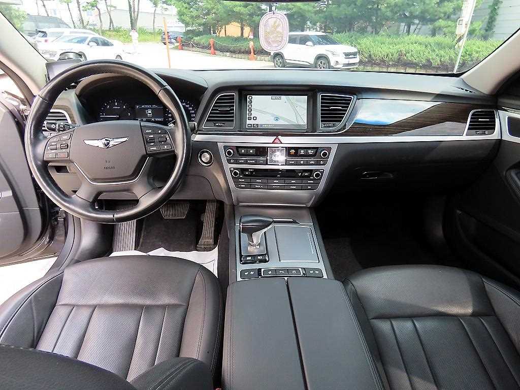 Genesis G80 — photo 07
