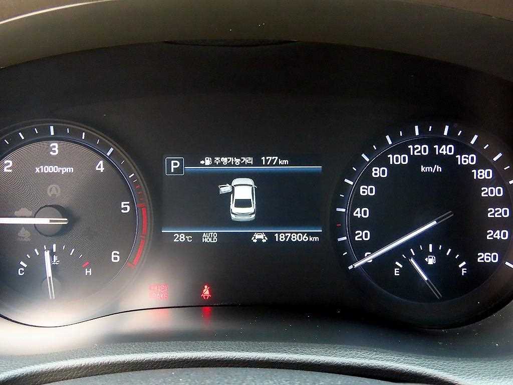 Genesis G80 — photo 09