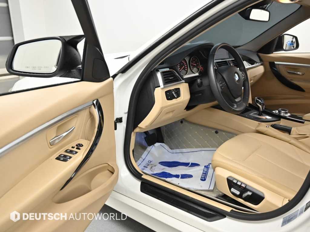 BMW 3-Series — photo 11
