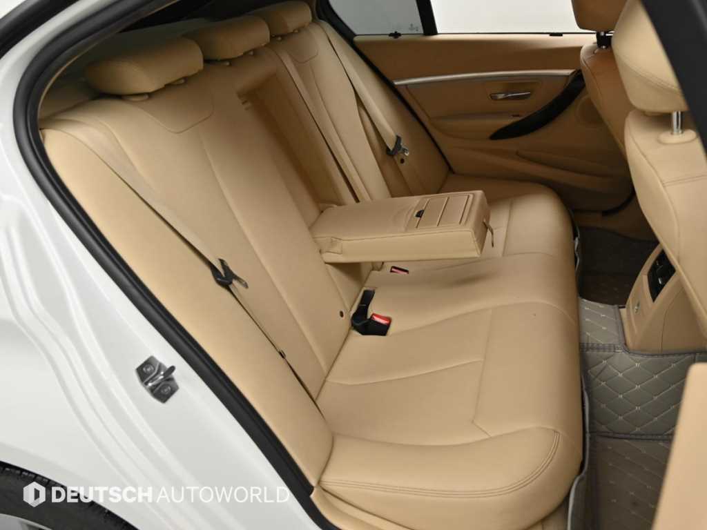BMW 3-Series — photo 12