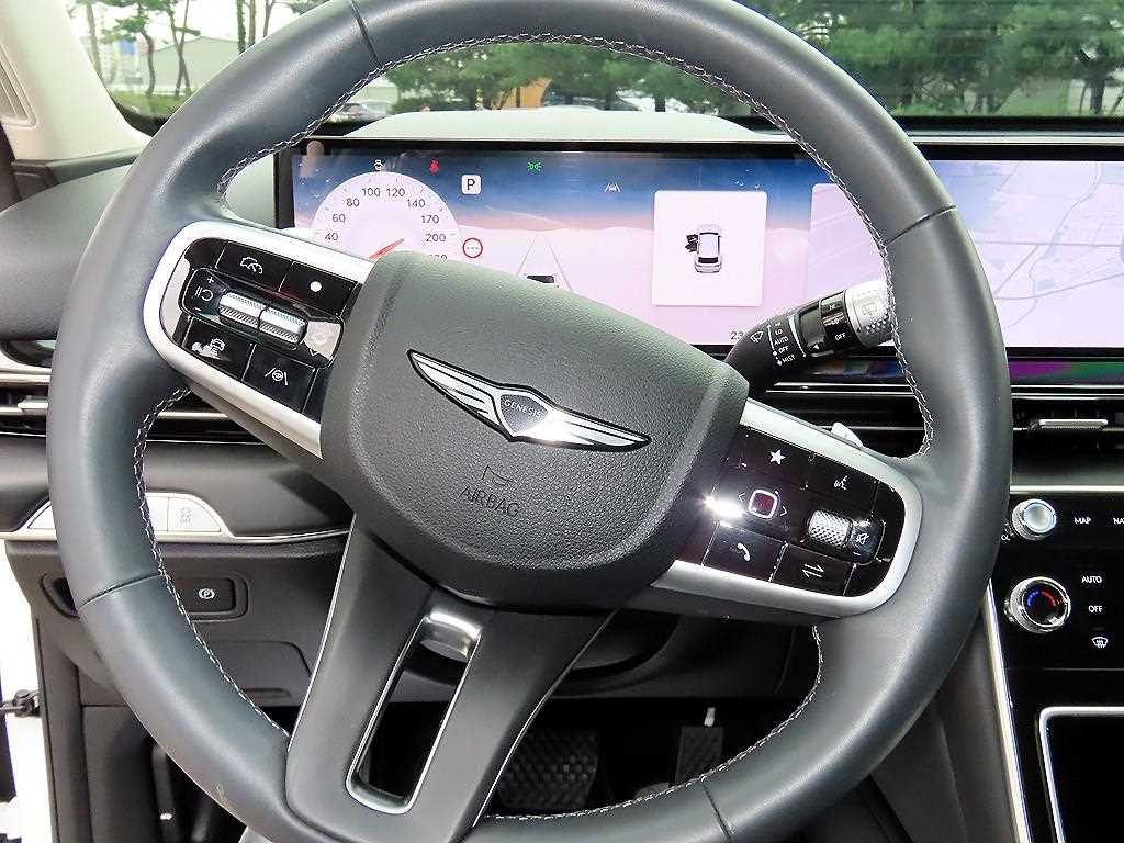 Genesis GV80 — photo 08