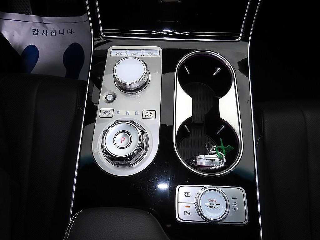 Genesis GV80 — photo 10