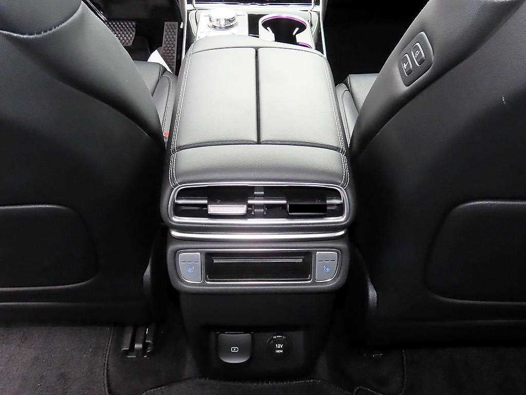 Genesis GV80 — photo 16