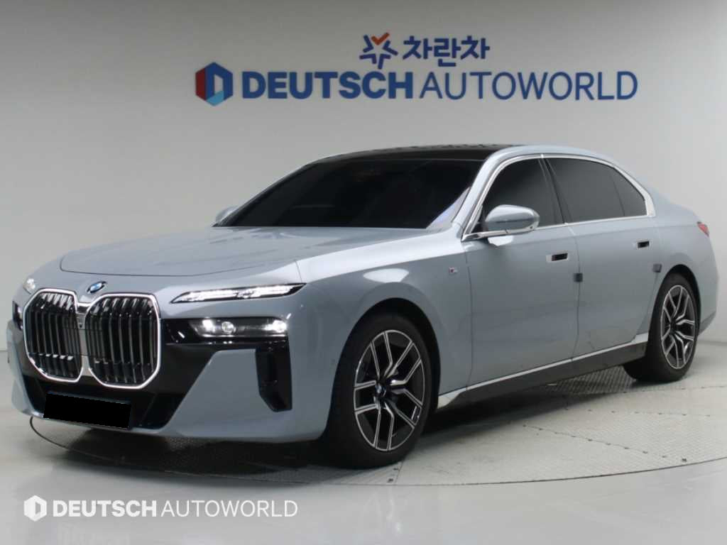 BMW 7-Series — photo 01
