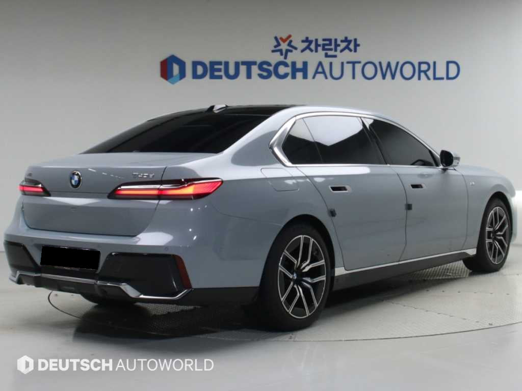 BMW 7-Series — photo 02