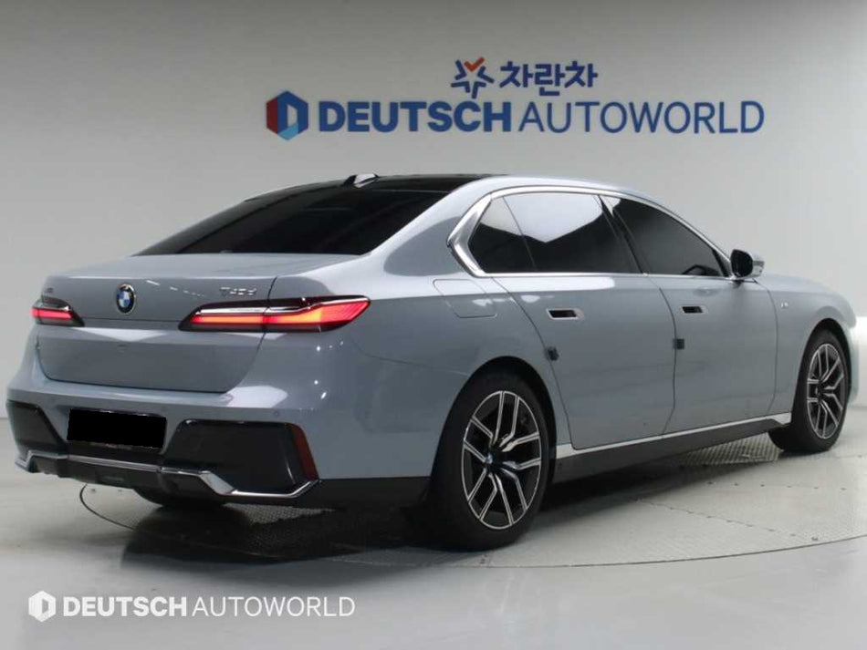 BMW 7-Series — photo 02