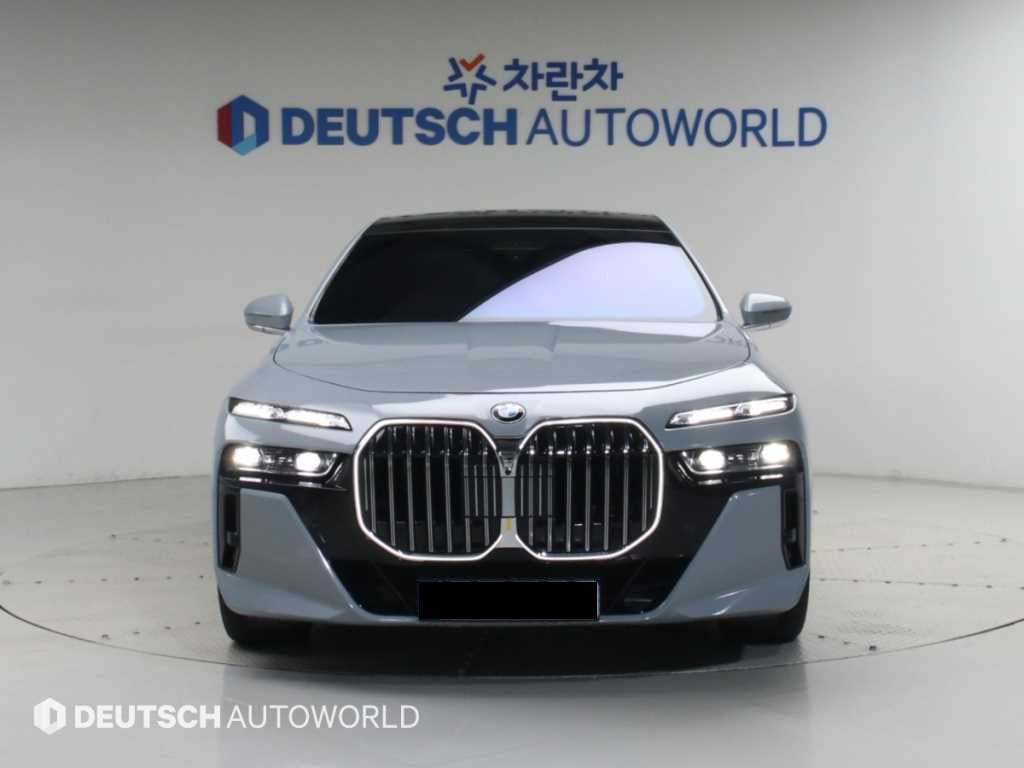 BMW 7-Series — photo 03