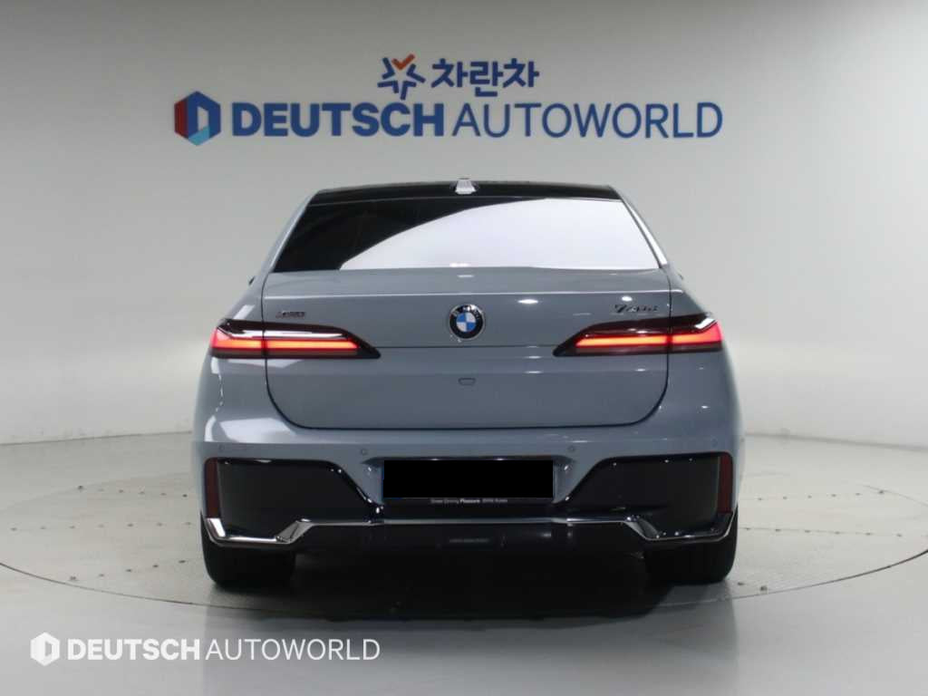 BMW 7-Series — photo 04