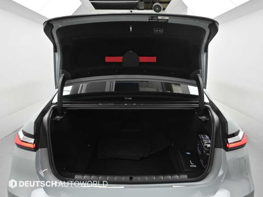 BMW 7-Series — photo 05