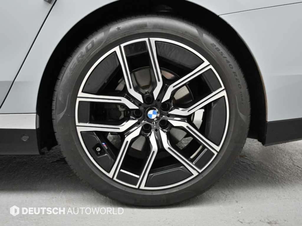 BMW 7-Series — photo 06