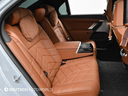 BMW 7-Series — photo 13
