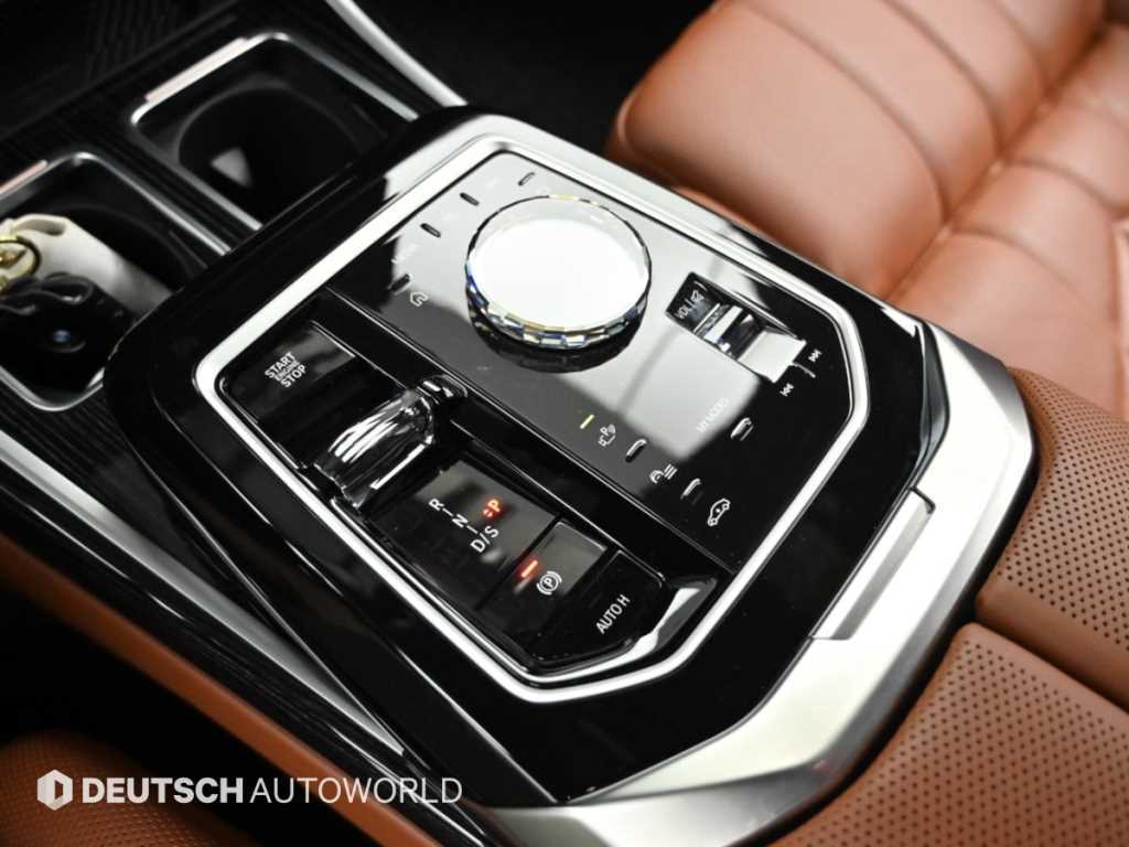 BMW 7-Series — photo 18