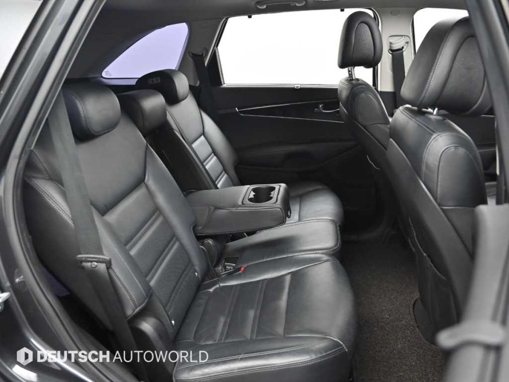 Kia Sorento — photo 12