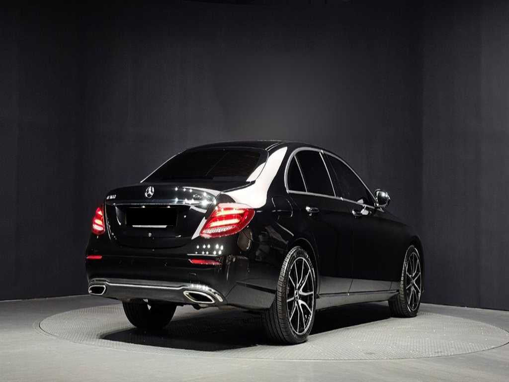 Mercedes-Benz E-Class — photo 02