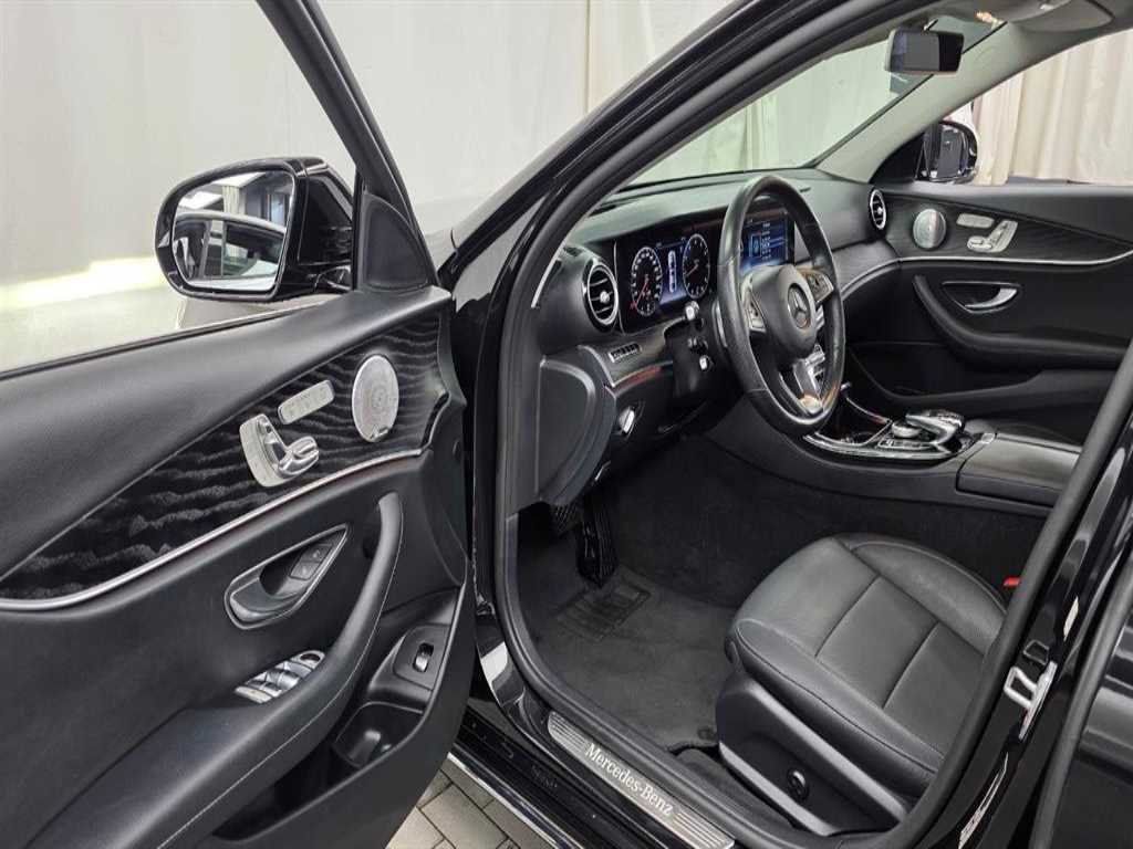 Mercedes-Benz E-Class — photo 05