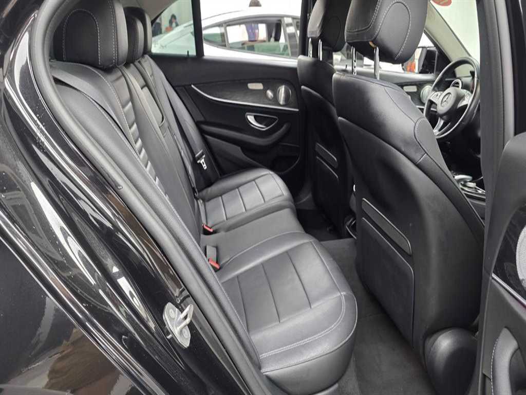 Mercedes-Benz E-Class — photo 07