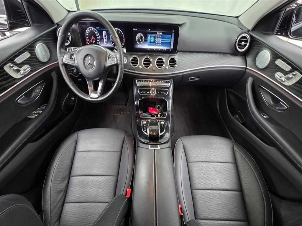 Mercedes-Benz E-Class — photo 10