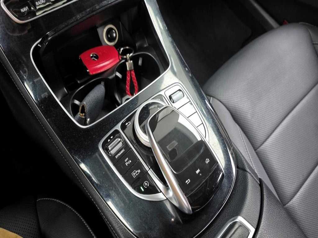 Mercedes-Benz E-Class — photo 16