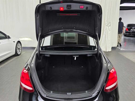 Mercedes-Benz E-Class — photo 18